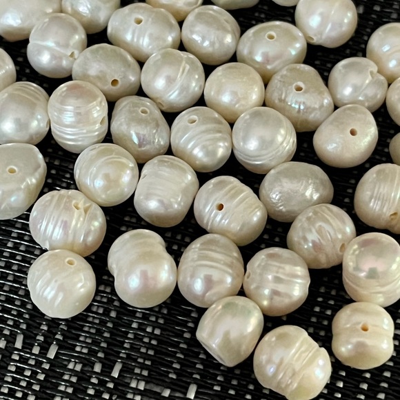 Elegant White Freshwater Pearls - Picture 1 of 5